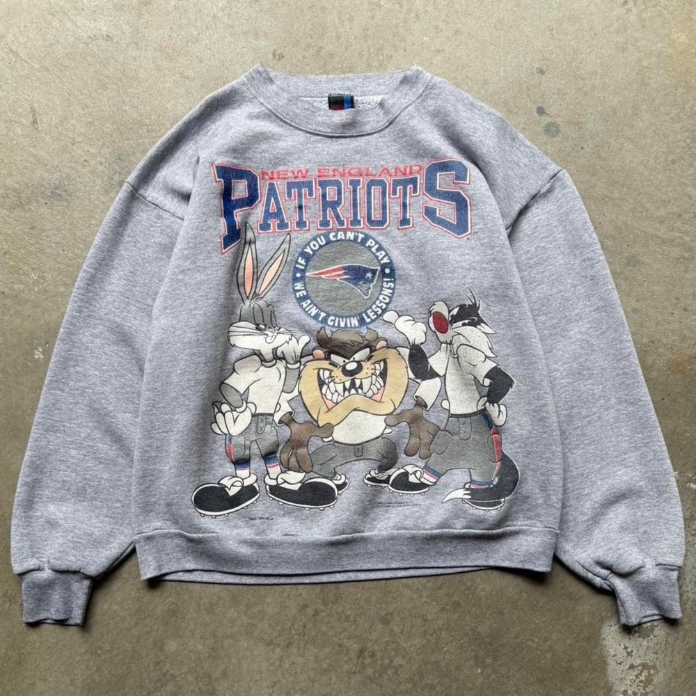Vintage 90s Patriots x Looney Tunes Crewneck